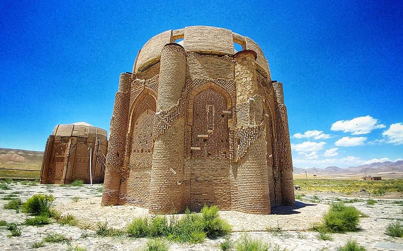 برجهای خرقان قزوین؛ شاهکار معماری سلجوقی 4 برجهای خرقان قزوین؛ شاهکار معماری سلجوقی