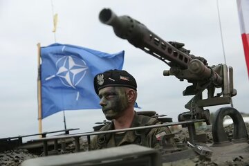 لهستان به بهانه  درگیری احتمالی با روسیه توان نظامی خود را تقویت می‌کند