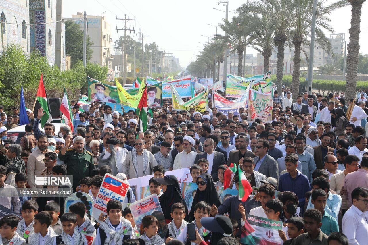 امام جمعه زاهدان و استاندارسیستان و بلوچستان از حضور مردم در راهپیمایی ۱۳ آبان تقدیر کردند