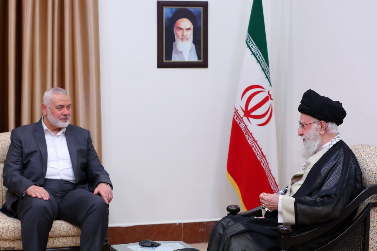 El ayatolá Jamenei se reúne con el líder palestino de HAMAS