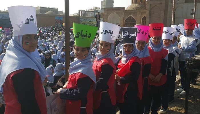 پنج هزار دانش‌آموز تربت حیدریه فریاد حمایت از کودکان غزه سر دادند