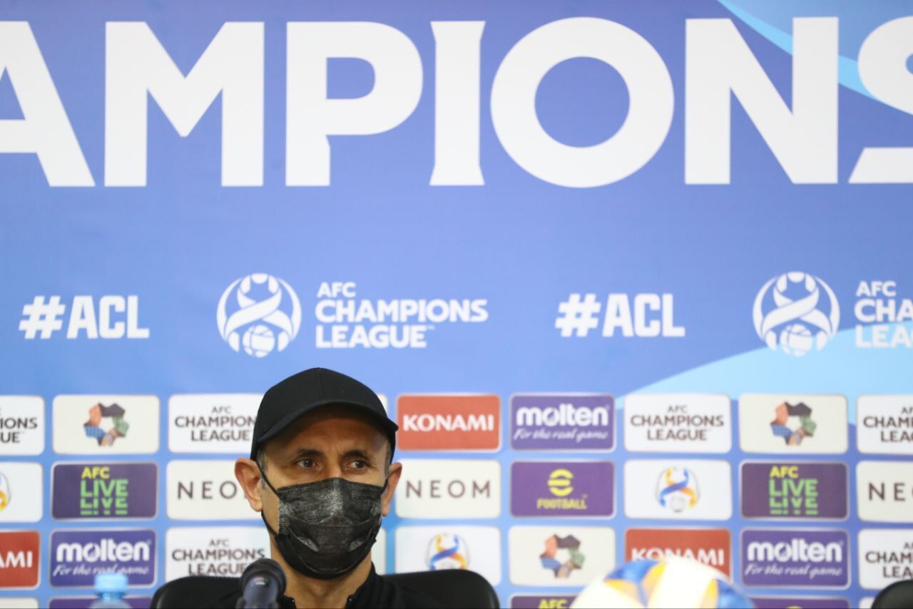 گل‌محمدی: نیمی از بازیکنان پرسپولیس بیمار شده‌اند؛ باید تا فردا صبر کنیم