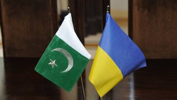 وزیران دفاع پاکستان و اوکراین تلفنی گفت‌وگو کردند