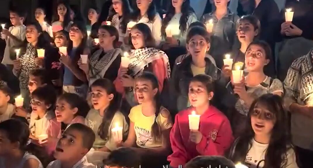 Les enfants syriens chantent en hommage aux enfants de Palestine