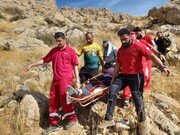 نجات مرد ۵۰ ساله در ارتفاعات طاق بستان کرمانشاه