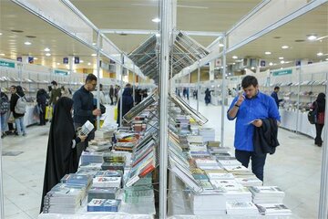 حال و هوای نمایشگاه کتاب تبریز