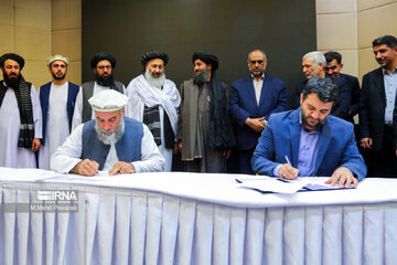 Iran, Afghanistan sign 5 MoUs on economic cooperation