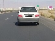 توقیف خودرویی در یزد که پلاک خود را با آدامس  مخدوش کرده بود