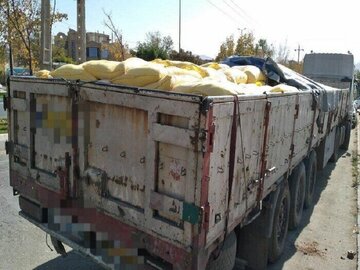 کشف محموله آرد قاچاق در شهرستان شهریار 