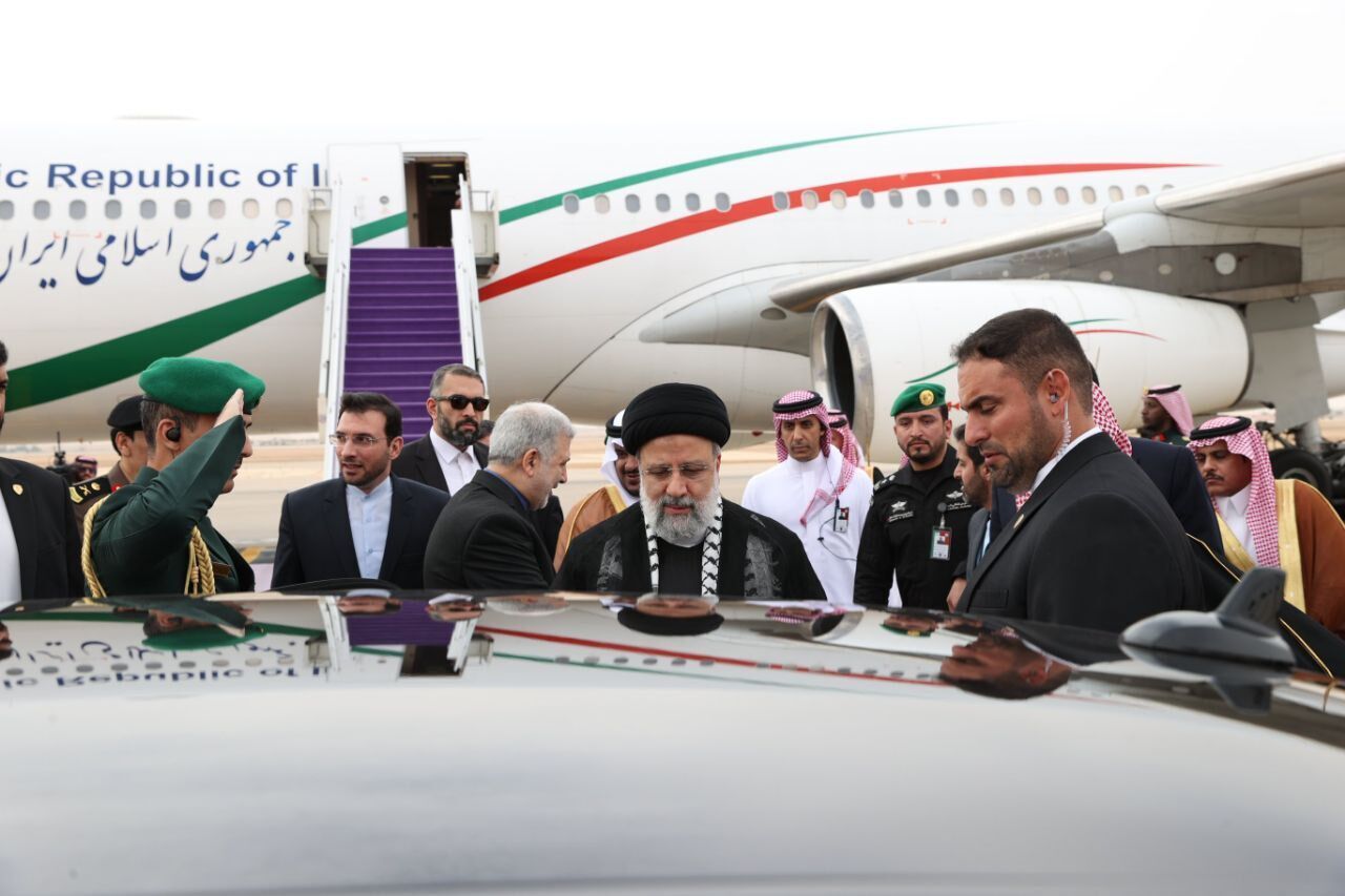 Präsident Raisi ist in Saudi Arabien angekommen