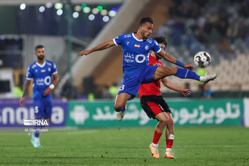 Esteghlal beats Tractor at PGPL