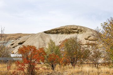 Porche en pierre de Niaq à Qazvin