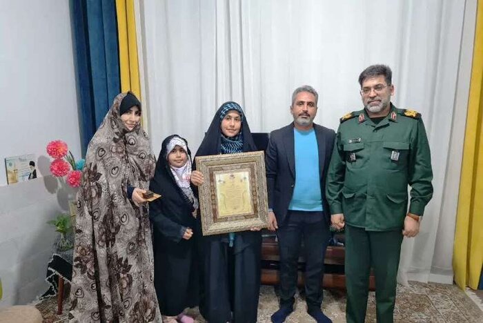 فرمانده سپاه یزد: نویسندگان نخبه بسیجی حمایت می‌شوند