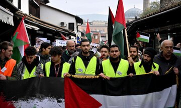مردم غرب بالکان علیه نسل‌کشی صهیونیست‌ها در فلسطین تظاهرات کردند