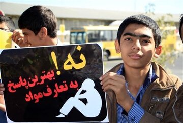 نیروی انتظامی خوزستان روش‌های خودایمنی را به دانش‌آموزان آموزش می‌دهد