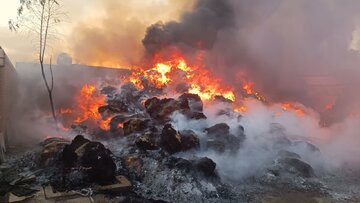 آتش‌سوزی انبار کارخانه ریسندگی در اصفهان مهار شد