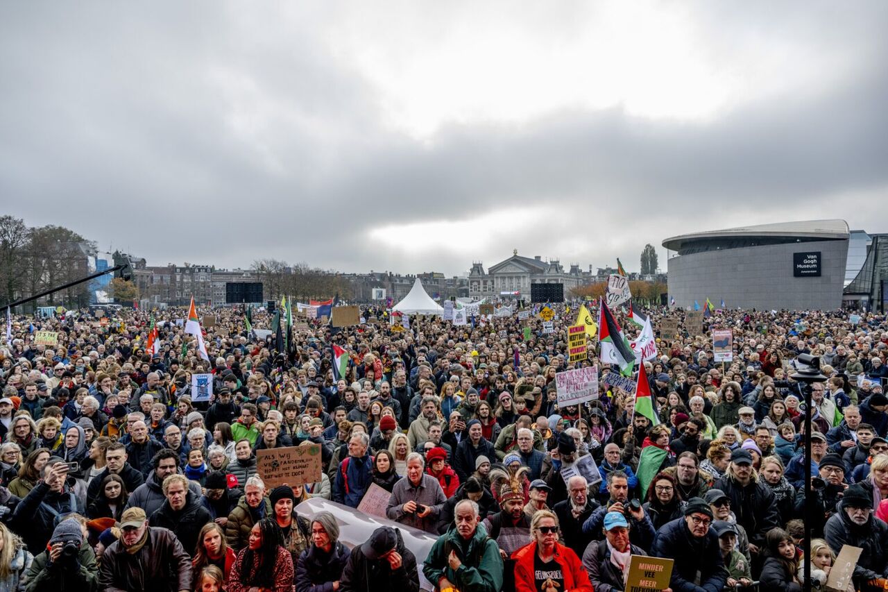 ده‌ها هزار نفر در آمستردام بزرگترین تظاهرات زیست محیطی هلند را رقم زدند