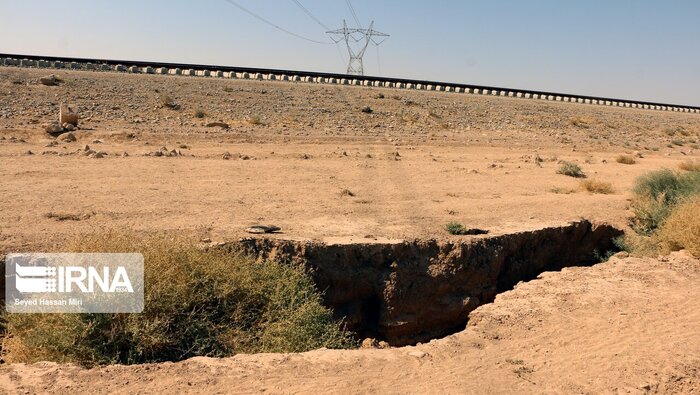 پیشروی فرونشست زمین در خراسان جنوبی؛ وقتی استخوانهای زمین میشکند