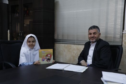 برپایی نمایشگاه کتاب دانشآموزی/ از کوچکترین نویسنده قمی تقدیر شد