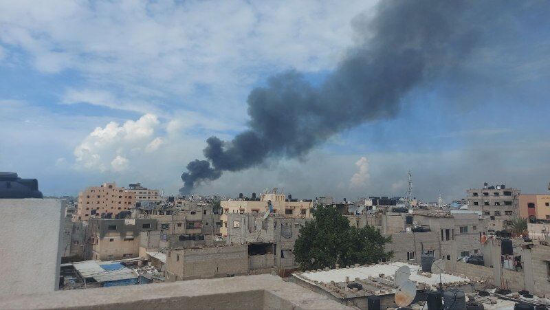 اشتباكات عنيفة وقصف مدفعي في منطقتي الرمال والشيخ عجلين غرب غزة