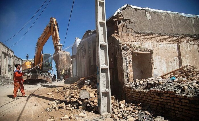 تخریب اماکن متروکه در خرم آباد + فیلم