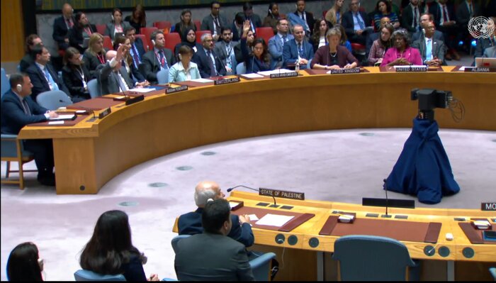 شکست سکوت شورای امنیت پس از ۴۰ روز  و تصویب قطعنامه "وقفه بشردوستانه" در غزه + فیلم