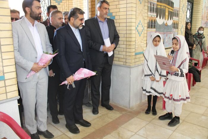 وزیر فرهنگ و ارشاد اسلامی به شهدای فرخشهر ادای احترام کرد