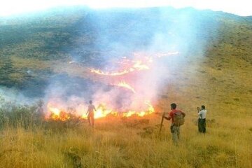 آتش‌سوزی مراتع روستای کیتکه مهاباد مهار شد