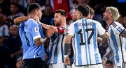 مسی: بازیکنان جوان اروگوئه باید از بزرگ‌ترها ادب یاد بگیرند!