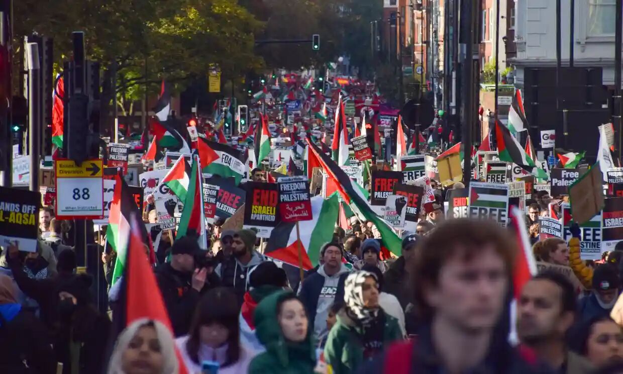 شعار آزادی فلسطین در چهار گوشه انگلیس طنین‌انداز شد