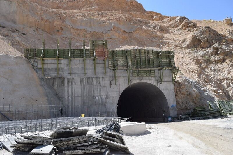 این آب سیاست میخواهد!