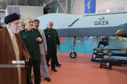 Le Guide suprême visite les dernières réalisations de la Force aérospatiale du CGRI