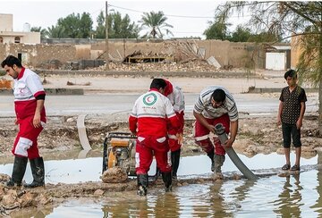 امدادرسانی هلال‌احمر خوزستان در چهار شهر درگیر آبگرفتگی