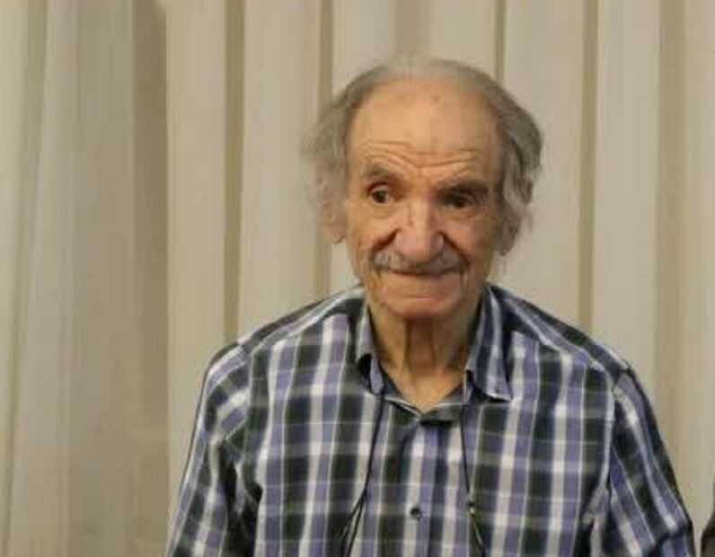 هدیه یاسر عرفات به شاعر ایرانی که در مورد فلسطین شعر گفت