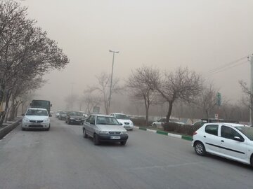 سرعت وزش باد در دهاقان اصفهان به ۱۲۰ کیلومتر بر ساعت رسید
