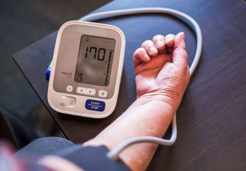 شناسایی حدود ۲ هزار بیمار دیابتی و فشار خون بالا در همدان