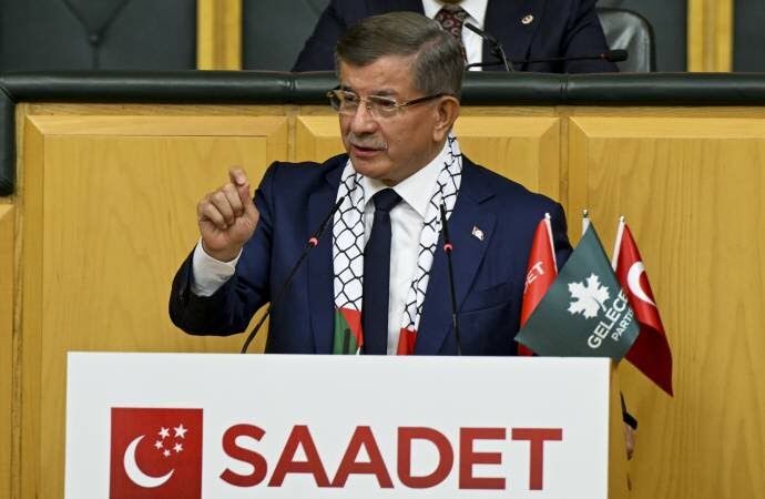 Davutoğlu İsrail'e akaryakıt tedarikinin devam etmesini sert bir dille eleştirdi