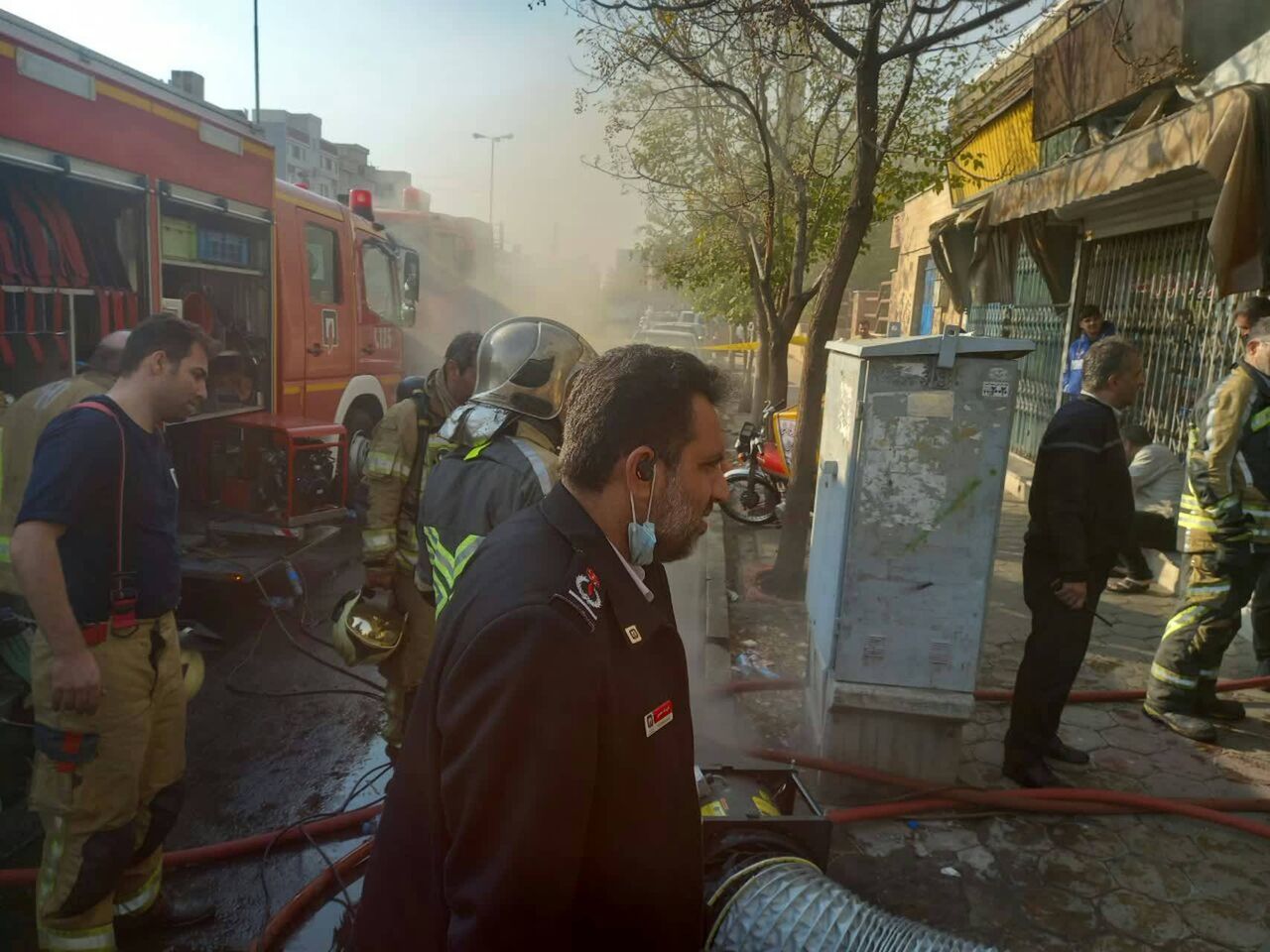 کارگاه صحافی در تهران طعمه آتش شد/مشاهده دود غلیظ در شرق تهران