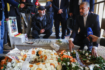 Iran FM attends Rawdat Al Shahidain Cemetery in beirut