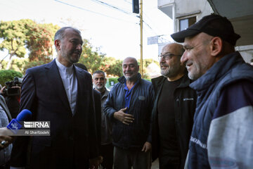 Iran FM attends Rawdat Al Shahidain Cemetery in beirut