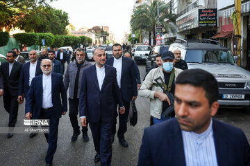 Iran FM attends Rawdat Al Shahidain Cemetery in beirut