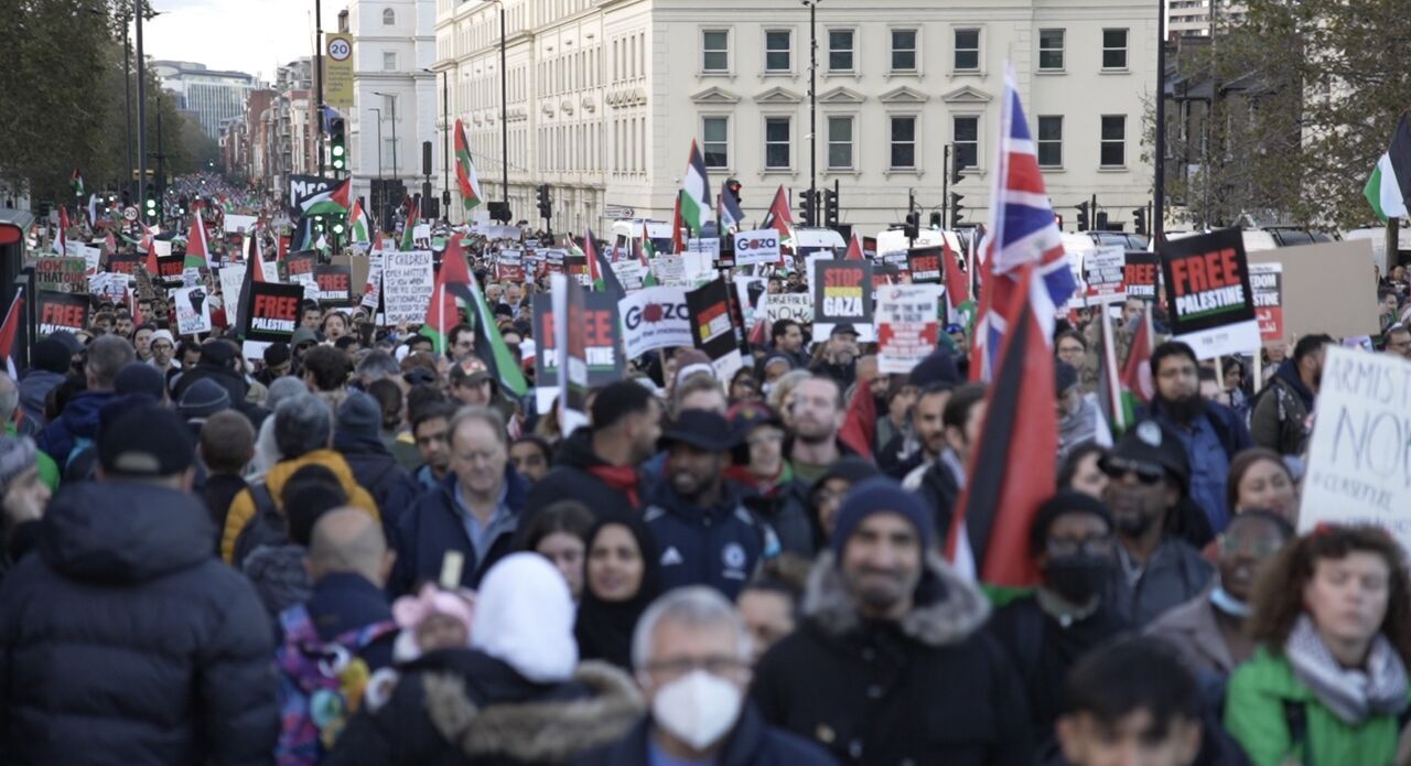 Fələstin tərəfdarları Londonda ardıcıl yeddinci həftədir ki, etiraz aksiyası keçiriblər - Qəzzada daimi atəşkəsə çağırış