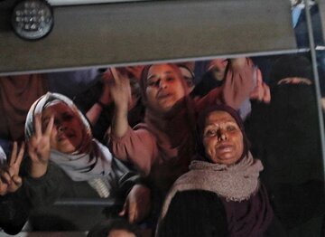 در دومین مرحله از تبادل اسرا؛ ۳۹ اسیر فلسطینی از زندان‌های رژیم صهیونیستی آزاد شدند + فیلم