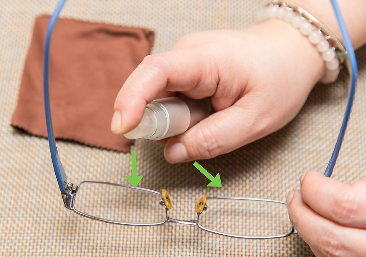 عینکتان را به روش حرفهایها تمیز کنید