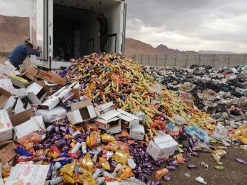 بیش از ۱۰ تن مواد غذایی فاسد در کردستان کشف و معدوم شد