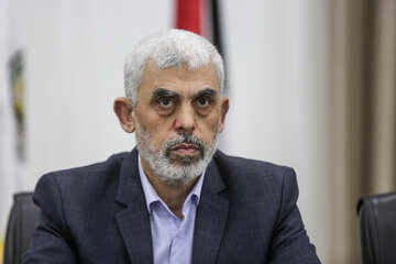 رسانه‌های صهیونیستی: رئیس حماس در غزه با اسرای اسرائیلی دیدار کرده‌ است