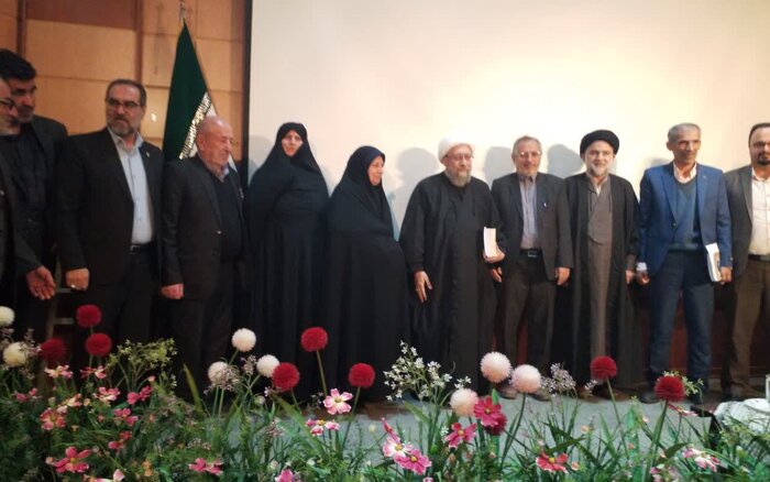 آملی لاریجانی: شهدا به نظام اسلامی عزت و کرامت بخشیدند