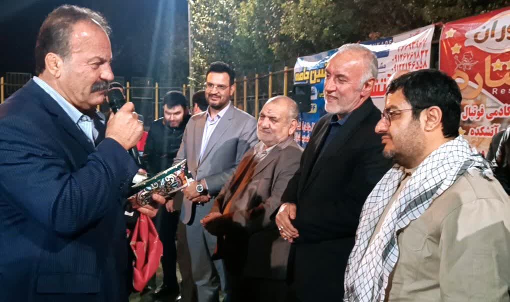 آیین گلریزان برای ساخت زمین ورزشی قلعه‌نو با حضور استاندار تهران برگزار شد