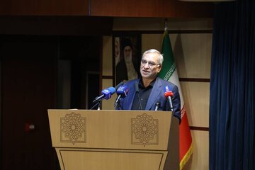 وزیر بهداشت: فرهنگ استفاده بیش از حد داروهای شیمیایی را با طب ایرانی اصلاح کنیم