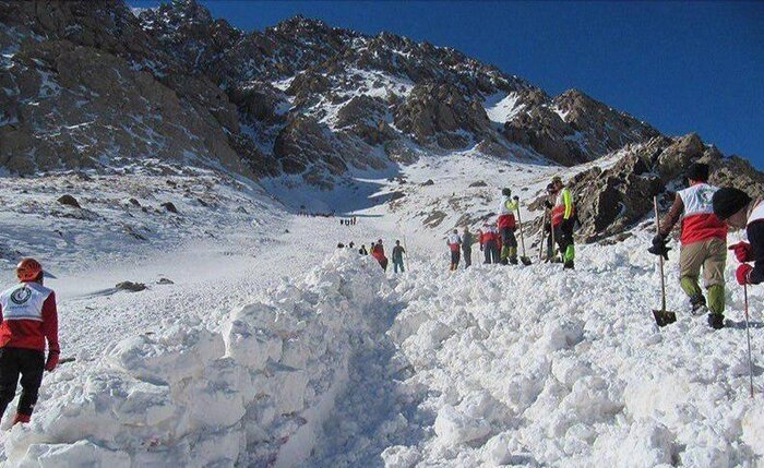 افزایش دما و خطر ریزش سنگ و بهمن در جاده چالوس